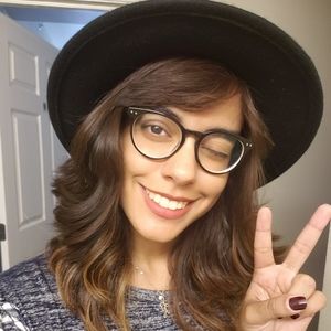 Meet your Posher, Angélica